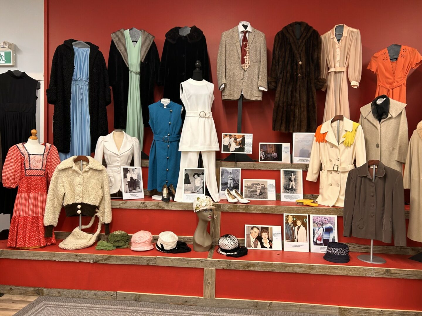 1950's to 1970's Fashions - Collection of 1950's - 1970's Vintage Clothing 