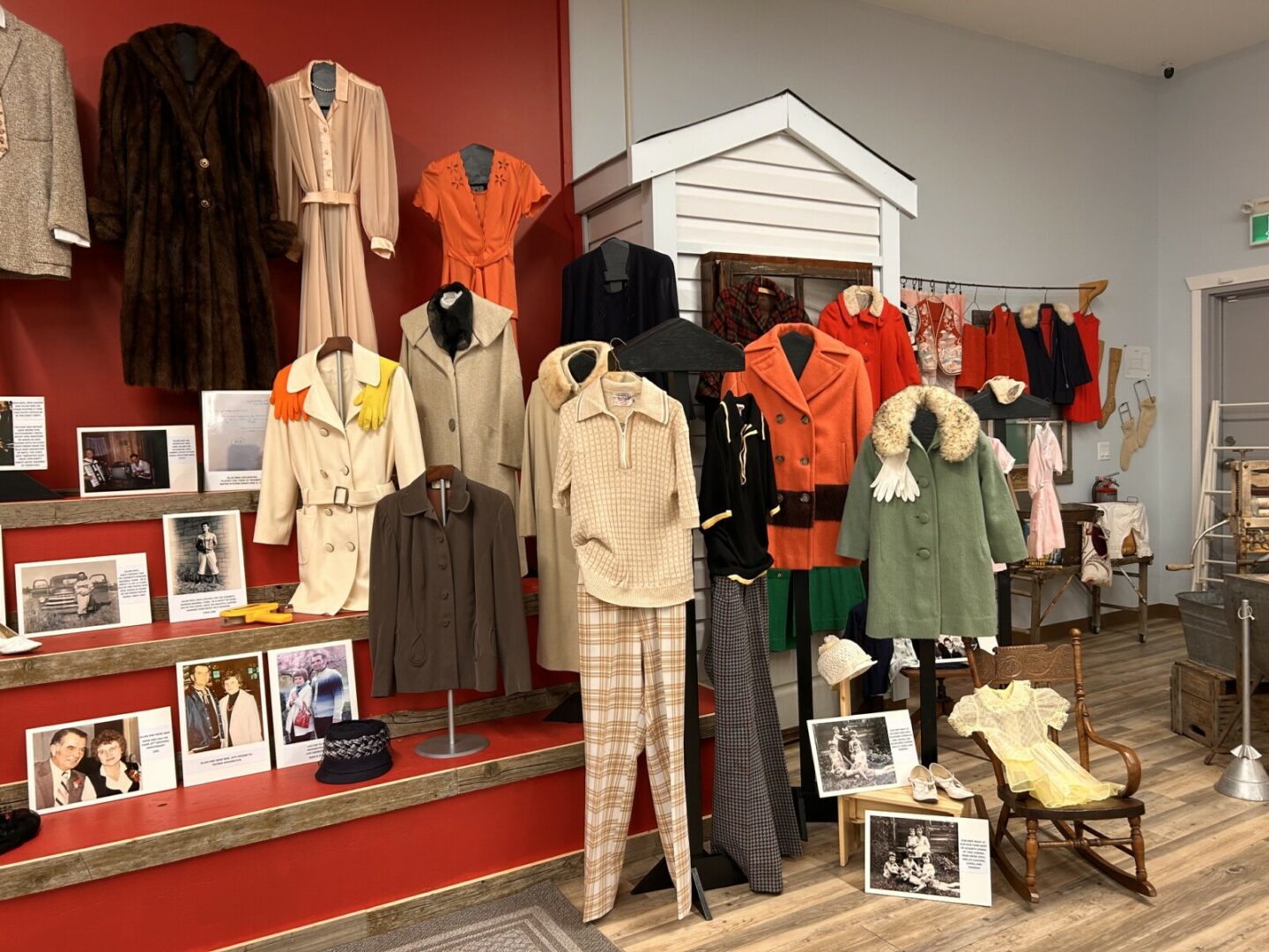 1950's to 1970's Fashions - Collection of 1950's - 1970's Vintage Clothing 